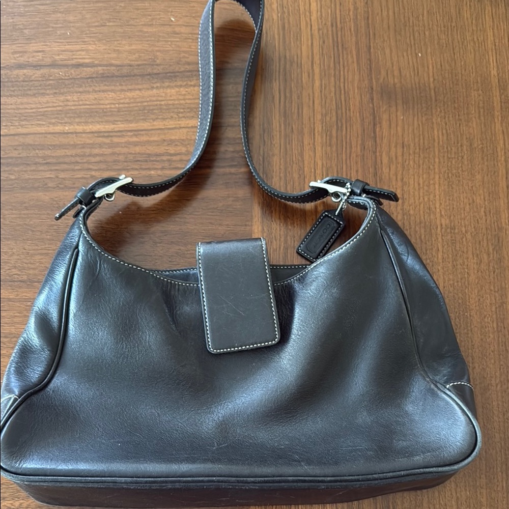Elegant Black Leather Shoulder Bag